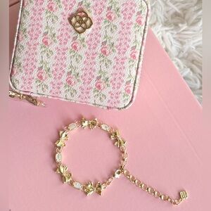 Kendra Scott x LoveShackFancy Bow
Gold Delicate Chain Bracelet